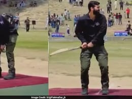 इंडियन आर्मी ऑफिसर ने कश्मीर के युवाओं के साथ खेला क्रिकेट, मैच का Video वायरल, लोग बोले- नेक्स्ट लेवल Aura इंडियन आर्मी ऑफिसर ने कश्मीर के युवाओं के साथ खेला क्रिकेट, मैच का Video वायरल, लोग बोले- नेक्स्ट लेवल Aura