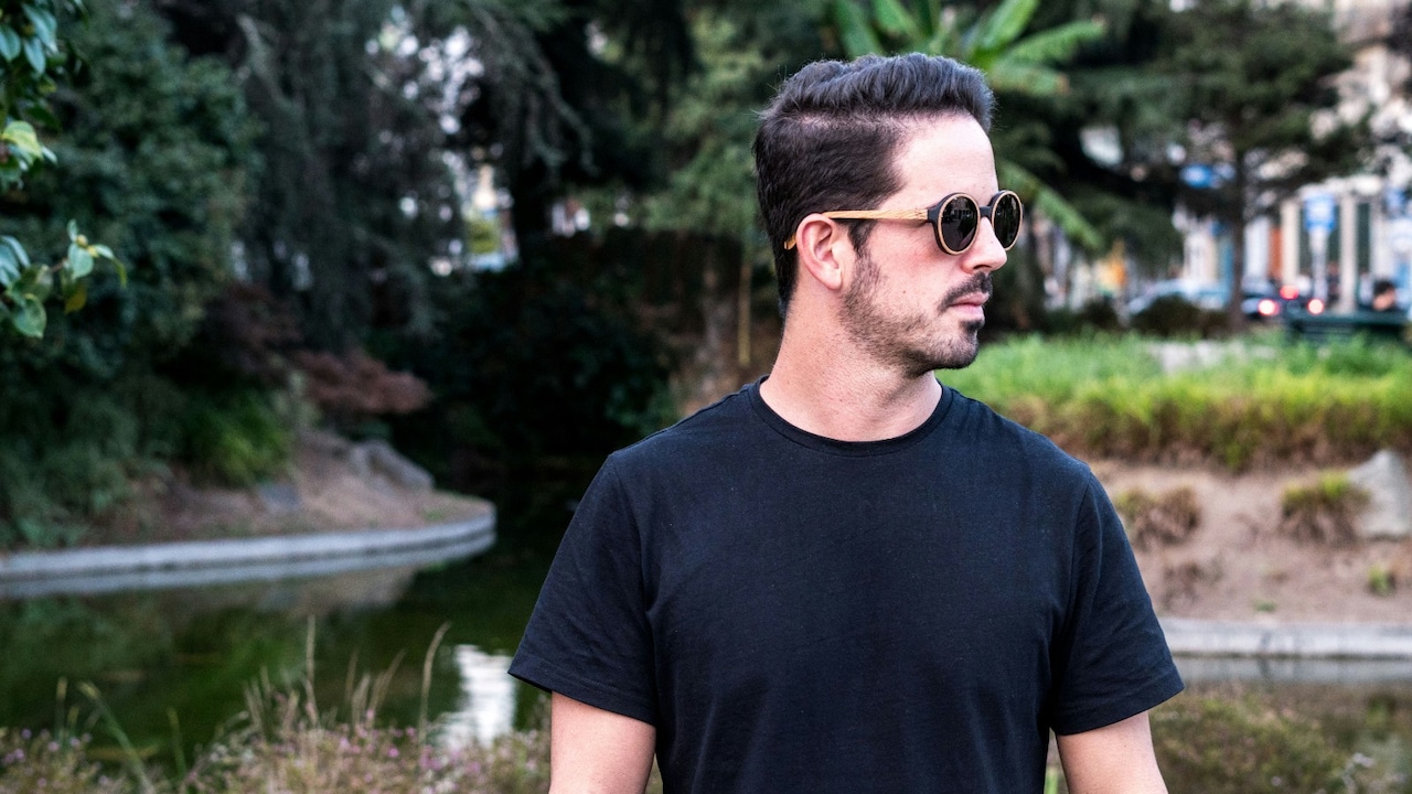 Get The Best Men's Casual Wear At Discounted Prices On Myntra Roadster Garage Sale.