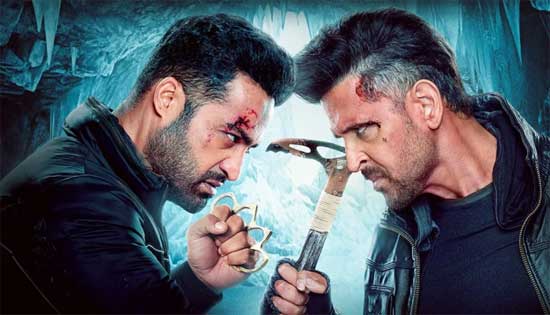 War 2 Box Office Collection Day 1: 74 साल के कूली ने निकाला ऋतिक रोशन की फिल्म का दम, पहले दिन कमाएगी इतने करोड़