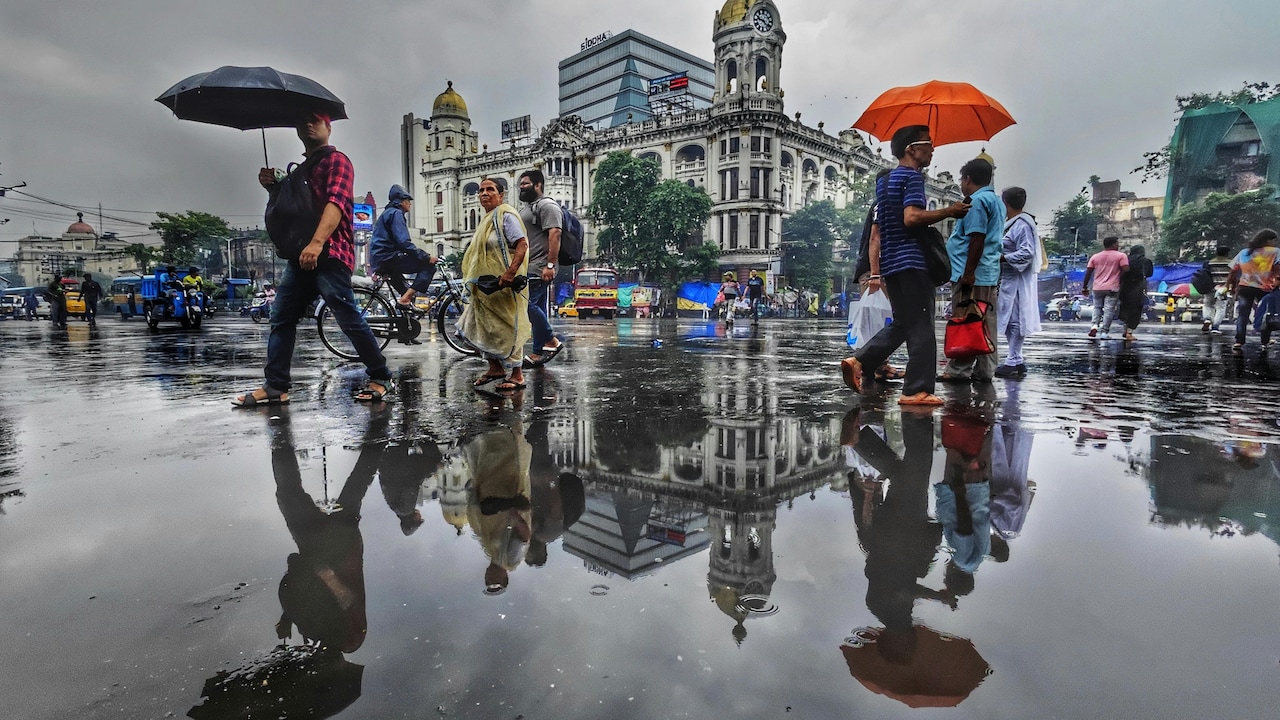Carry All Things You Need For A Monsoon Trip To Another City And Stay Ready For Any Change In Weather With This Simple List