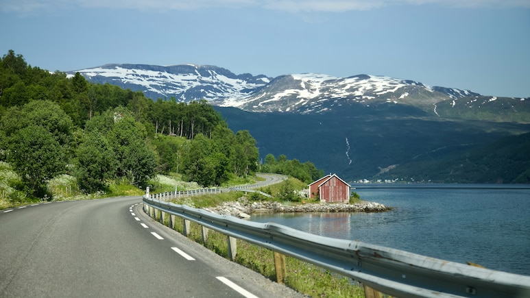 10 International Borders You Can Cross On Foot Without Hassle 10 International Borders You Can Cross On Foot Without Hassle