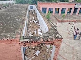 हनुमानगढ़ में भरभराकर गिरी सरकारी स्कूल की 80 फीट लंबी छत, प्रशासन में मचा हड़कंप हनुमानगढ़ में भरभराकर गिरी सरकारी स्कूल की 80 फीट लंबी छत, प्रशासन में मचा हड़कंप