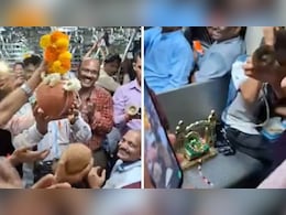 मुंबई लोकल ट्रेन में मनाई जन्माष्टमी, दही हांडी फोड़ते यात्रियों का वीडियो वायरल, अब सोशल मीडिया पर छिड़ी बहस मुंबई लोकल ट्रेन में मनाई जन्माष्टमी, दही हांडी फोड़ते यात्रियों का वीडियो वायरल, अब सोशल मीडिया पर छिड़ी बहस