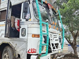 Beed News: बीडमध्ये भीषण अपघात! भरधाव कंटेनरने चिरडल्याने 6 जणांचा मृत्यू; पायी देवदर्शनाला जाताना अनर्थ.. Beed News: बीडमध्ये भीषण अपघात! भरधाव कंटेनरने चिरडल्याने 6 जणांचा मृत्यू; पायी देवदर्शनाला जाताना अनर्थ..