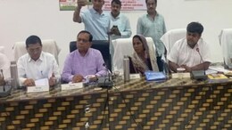 'जिला परिषद सदस्य नहीं हो जो इस बैठक में बोल रहे', अपनी पार्टी के युवा मोर्चा अध्यक्ष पर भड़के विधायक