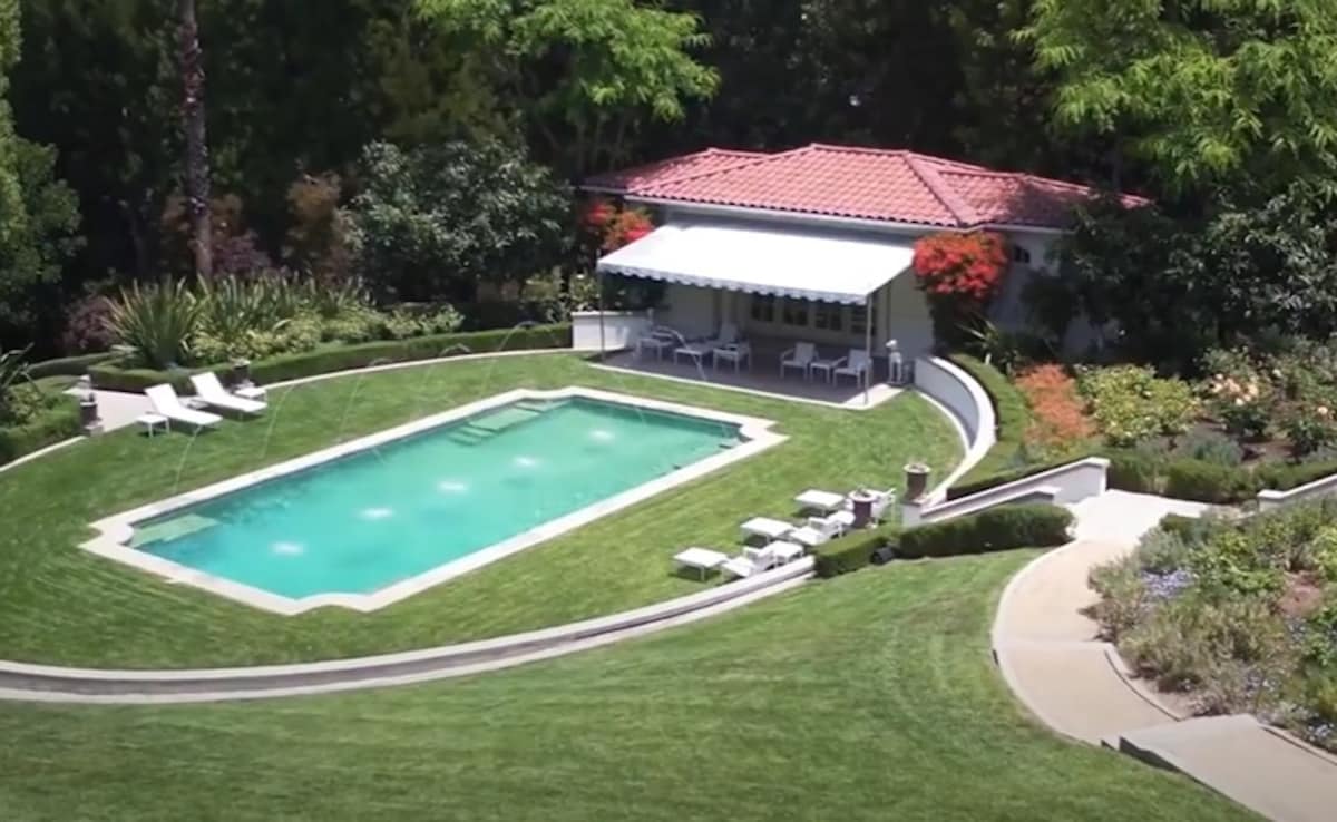 A glimpse of Angelina Jolies house. Photo: YouTube/LuxuryLane A glimpse of Angelina Jolies house. Photo: YouTube/LuxuryLane
