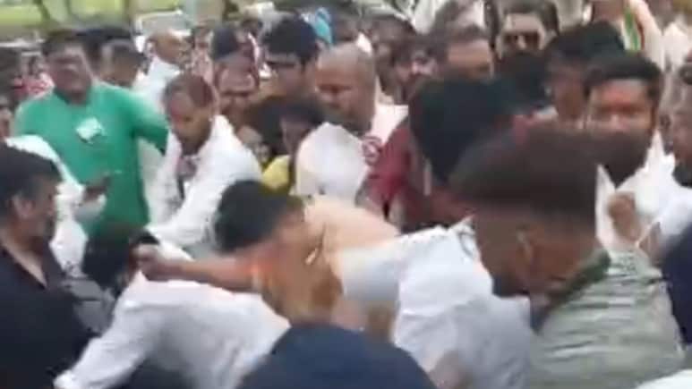 Dombivli : डोंबिवलीत हाय प्रोफाईल सोसायटीच्या संचालक पदाच्या निवडणुकीत हाणामारी, पोलिसांनाही धक्काबुक्की Dombivli : डोंबिवलीत हाय प्रोफाईल सोसायटीच्या संचालक पदाच्या निवडणुकीत हाणामारी, पोलिसांनाही धक्काबुक्की