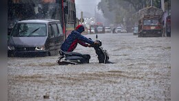 Mumbai Rain News: कोसळधारमुळे मुंबईची झाली तुंबई! रस्ते आणि रेल्वे वाहतुकीवर परिणाम, धडकी भरवणारे 25 PHOTOS