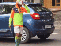 Pune News : हातात चाकू, चेहऱ्यावर मास्क, पुण्यात दहशतीचा थरार;  भर दिवसा फिरणारा 'तो' व्यक्ती कोण?