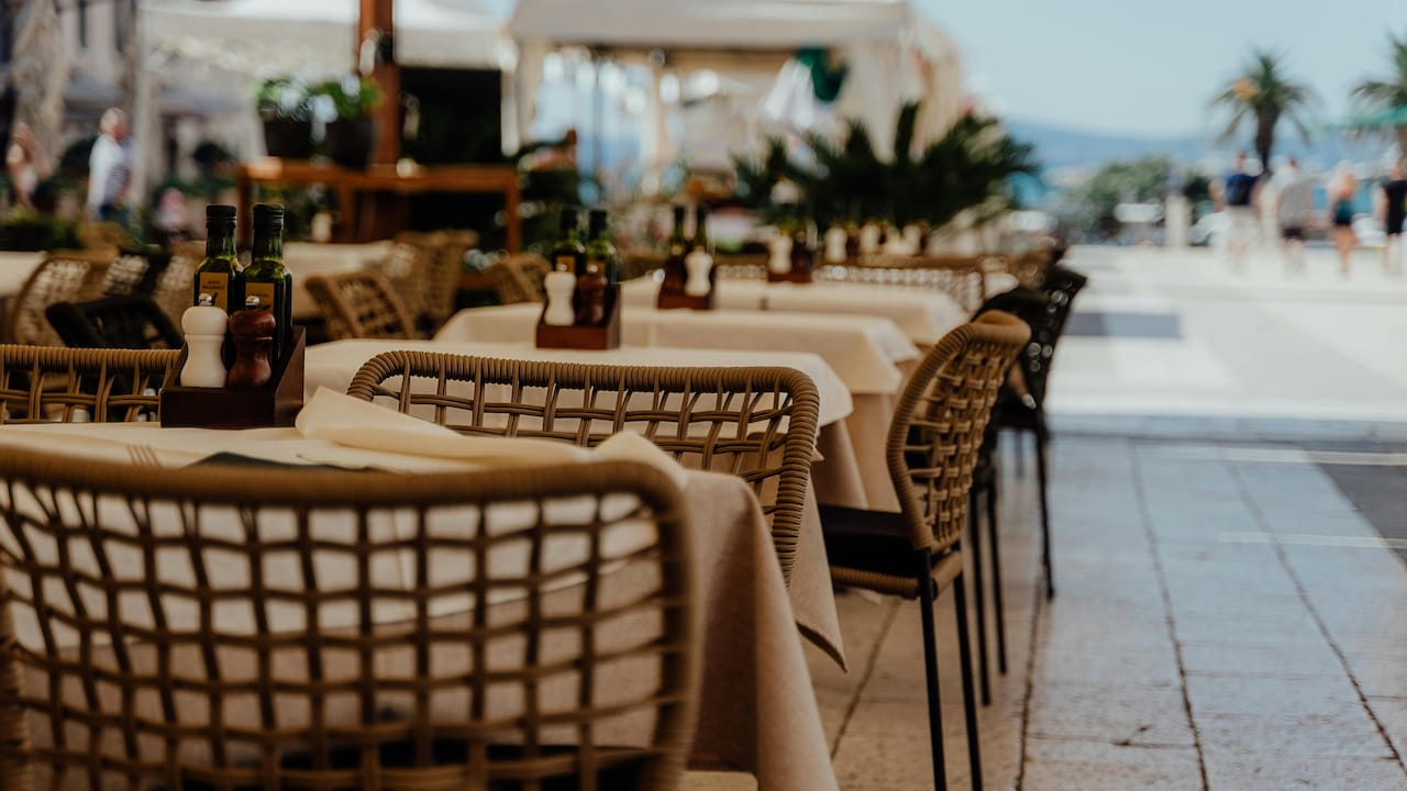 How To Choose Tablecloths That Do Not Wrinkle Easily: Our Top 5 Picks