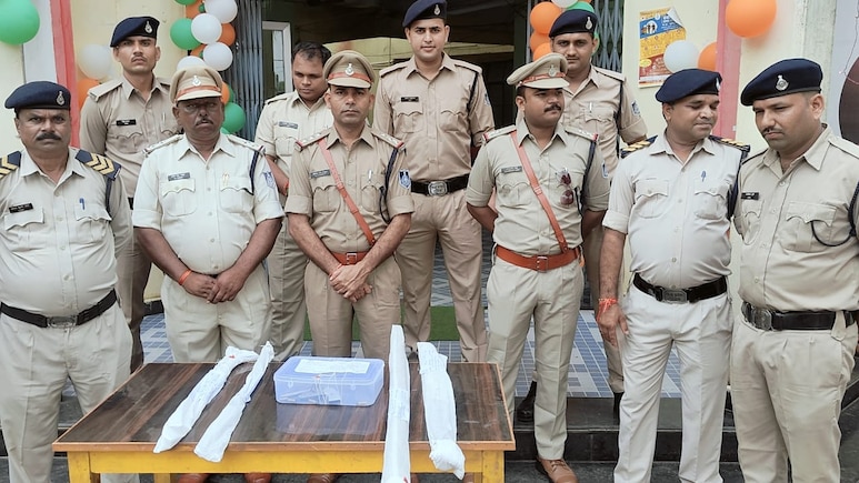 Bus Robbery: यात्री बस लूट की योजना बना रहे थे 5 युवक, पुलिस ने दी दबिश, हथियार सहित पांच आरोपी गिरफ्तार, कार जब्त