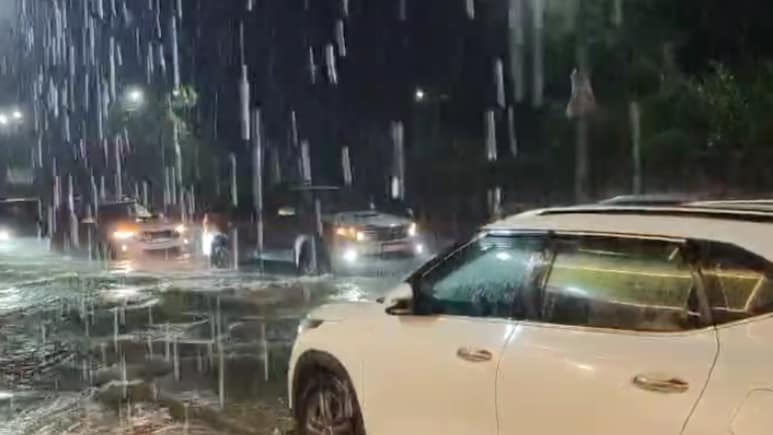 Jaipur Rain: जयपुर में 2 घंटे की मूसलाधार बारिश सड़कें बन गईं दरिया, राजधानी में चारों तरफ पानी ही पानी