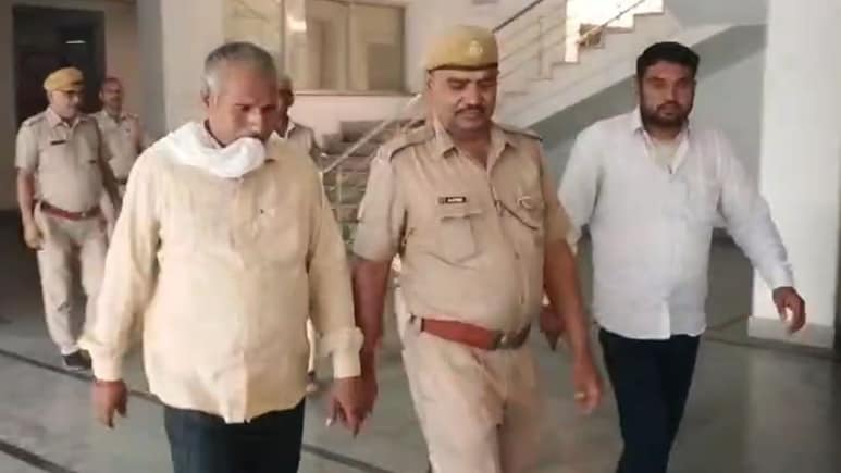 राजस्थान: एकतरफा प्यार... लड़की की गोला मारकर हत्या, अब जेल में पूरी बीतेगी जिंदगी; पिता और भाई को भी सजा राजस्थान: एकतरफा प्यार... लड़की की गोला मारकर हत्या, अब जेल में पूरी बीतेगी जिंदगी; पिता और भाई को भी सजा
