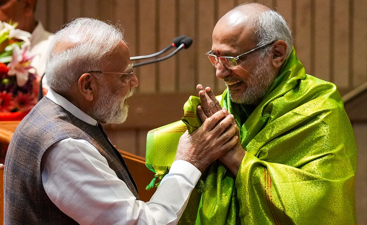 एनडीए संसदीय दल की बैठक खत्म, पीएम मोदी ने सीपी राधाकृष्णन से सांसदों का करवाया परिचय