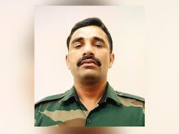 Rajasthan: तिरंगे में लिपटकर घर लौटा झुंझुनूं का लाल, राजकीय सम्मान के साथ किया जाएगा सुपुर्द-ए-खाक Rajasthan: तिरंगे में लिपटकर घर लौटा झुंझुनूं का लाल, राजकीय सम्मान के साथ किया जाएगा सुपुर्द-ए-खाक