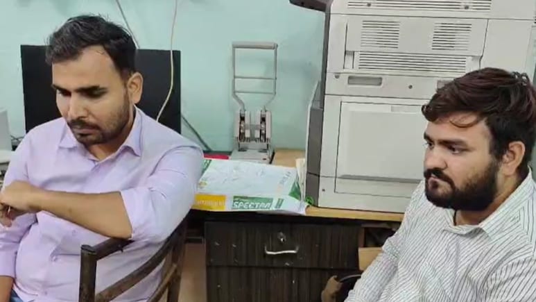 ACB Action: असिस्टेंट और जूनियर इंजीनियर पर शिकंजा, दोनों के पास से मिले 1.41 लाख कैश... नोटों की कई गड्डियां