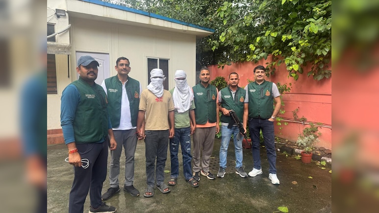 एल्विश यादव के घर फायरिंग केस में 2 और शूटर गिरफ्तार, दिल्ली पुलिस ने दबोचा एल्विश यादव के घर फायरिंग केस में 2 और शूटर गिरफ्तार, दिल्ली पुलिस ने दबोचा