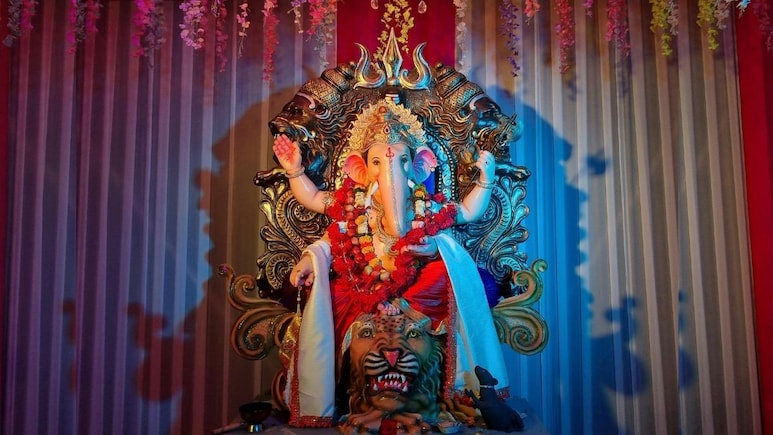 Ganesh Chaturthi 2025: आज से गणेश महोत्सव शुरू, जानिए गणपति स्थापना का शुभ मुहूर्त, पूजन विधि से विसर्जन तक