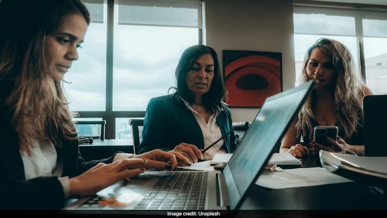 US Woman Files HR Complaint Against Co-Worker For Not Being Invited To Wedding: "Creating a hostile environment" US Woman Files HR Complaint Against Co-Worker For Not Being Invited To Wedding: "Creating a hostile environment"