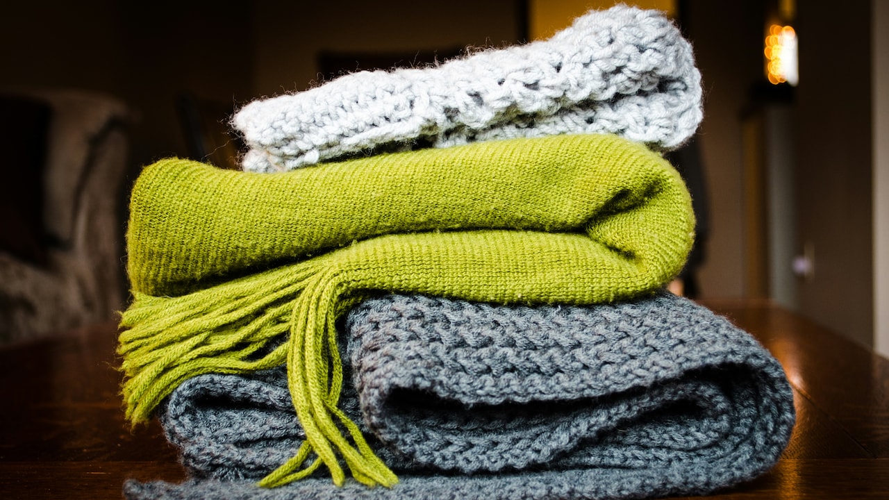 How To Pick Womens Scarves That Stay In Place Without Pins Everywhere