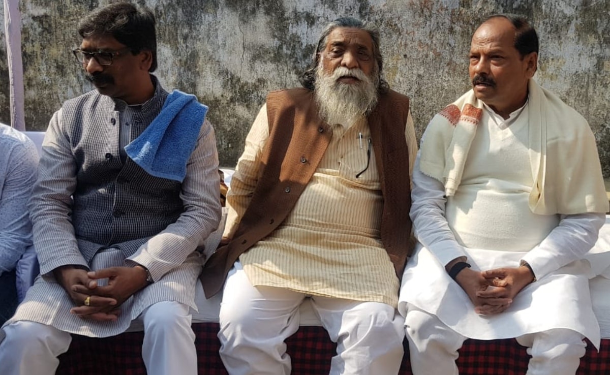 शिबू सोरेन ने अपने आंदोलन के दौरान महिलाओं के सम्मान का पूरा ख्याल रखा. शिबू सोरेन ने अपने आंदोलन के दौरान महिलाओं के सम्मान का पूरा ख्याल रखा.