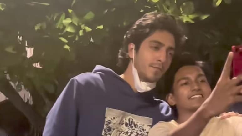 Amid <i>Saiyaara</i> Success, Ahaan Panday Poses With Fans, Paps In Mumbai