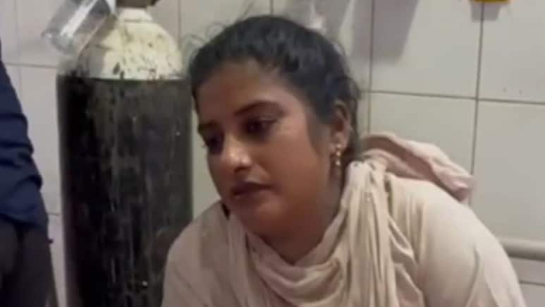 अचानक ट्रांसफर से बेहोश हुई महिला शिक्षक, पति की मौत... दो छोटी बेटियां, कहा- हटाने के लिए राजनीति हो रही अचानक ट्रांसफर से बेहोश हुई महिला शिक्षक, पति की मौत... दो छोटी बेटियां, कहा- हटाने के लिए राजनीति हो रही