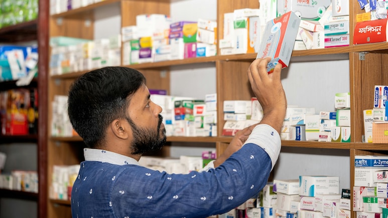 Medical store खोलने के लिए कौनसी डिग्री चाहिए और 1 लाइसेंस से कितने स्टोर खोल सकते हैं? Medical store खोलने के लिए कौनसी डिग्री चाहिए और 1 लाइसेंस से कितने स्टोर खोल सकते हैं?