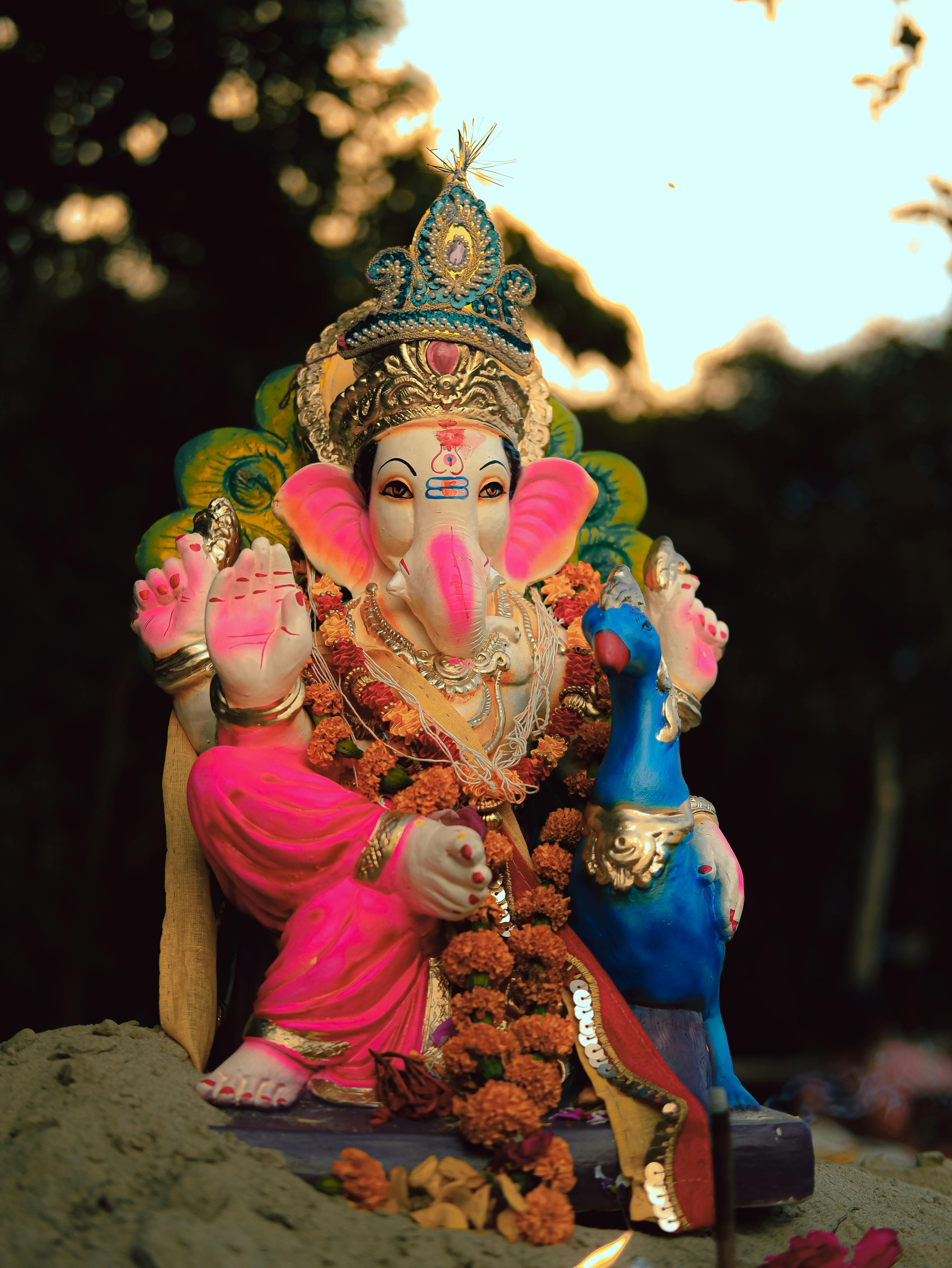 गणेशोत्सव का श्रीगणेश:  लालबागचा राजा की एक झलक पाने की होड़, मुंबई से विरार तक सजे पंडाल