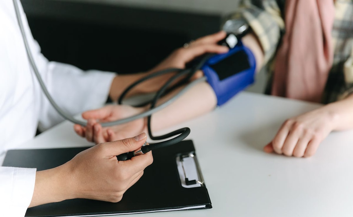 Understanding the signs of hypertension and how they are linked to stress is crucial Understanding the signs of hypertension and how they are linked to stress is crucial