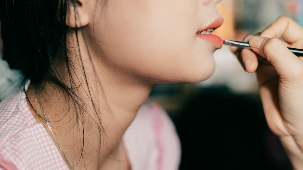 Match your lips with the outfit 