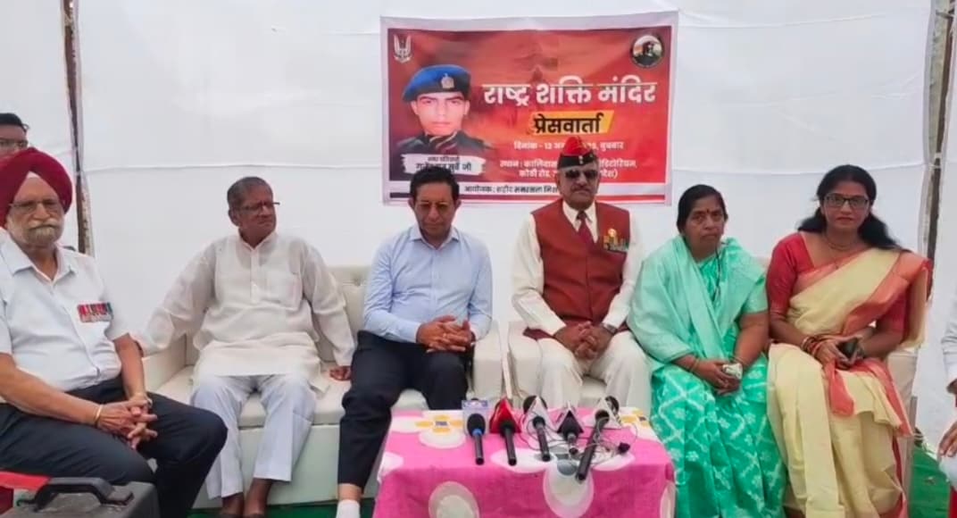 संस्था ने शहीद परिवार को मकान की चाबी सौंपकर कराया गृह प्रवेश संस्था ने शहीद परिवार को मकान की चाबी सौंपकर कराया गृह प्रवेश