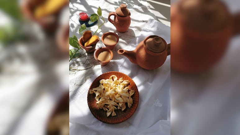 चाय के साथ खाते हैं रोज नमकीन और बिस्किट तो एक्सपर्ट ने कहा जल्द हो जाएगा पेट खराब चाय के साथ खाते हैं रोज नमकीन और बिस्किट तो एक्सपर्ट ने कहा जल्द हो जाएगा पेट खराब