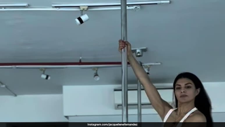 Jacqueline Fernandez's Pole Workout Showcases Her Pure Strength And Training Jacqueline Fernandez's Pole Workout Showcases Her Pure Strength And Training