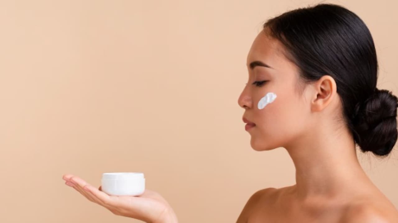 Discover how humectants work to keep your skin hydrated