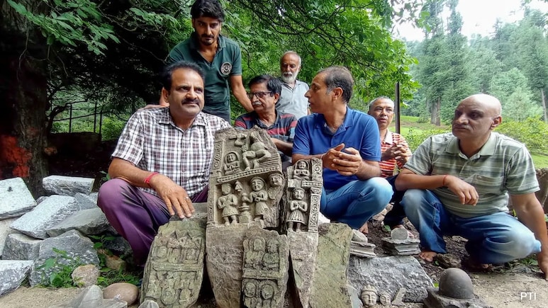 Ancient Hindu Idols Found During Excavation At A Spring In Jammu And Kashmir Ancient Hindu Idols Found During Excavation At A Spring In Jammu And Kashmir