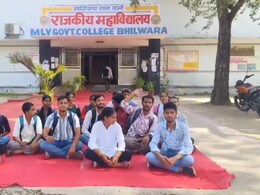 राजस्थान के एक कॉलेज में BSC के 250 छात्र फेल, छात्रों में बढ़ा गुस्सा... प्रिंसिपल का घेराव; जानें पूरा मामला राजस्थान के एक कॉलेज में BSC के 250 छात्र फेल, छात्रों में बढ़ा गुस्सा... प्रिंसिपल का घेराव; जानें पूरा मामला