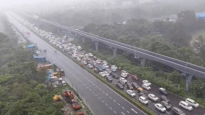 Rain Lashes Parts Of Mumbai, Traffic Disrupted, Waterlogging Reported