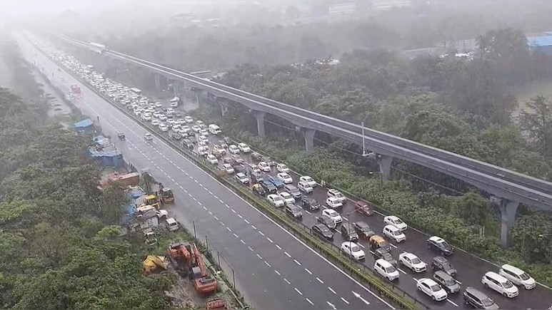 Heavy Rain Leads To Massive Traffic Jam In Mumbai, Many Areas Flooded