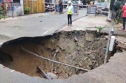Lucknow Rain Fury: Waterlogging, Road Caves In, Schools Ramin Shut Lucknow Rain Fury: Waterlogging, Road Caves In, Schools Ramin Shut