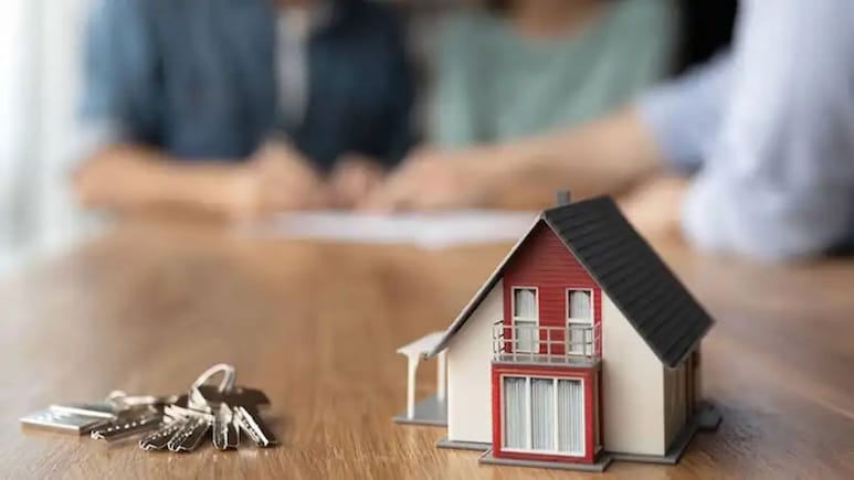 Buying vs Renting: घर खरीदने की बजाय किराये पर रहना क्यों हो सकता है समझदारी भरा फैसला? जानिए इसके बड़े फायदे