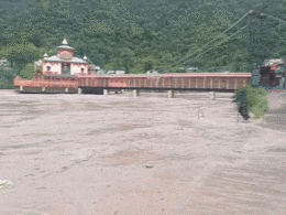 उत्तराखंड में इतनी चढ़ गई अलकनंदा, बद्रीनाथ वाली सड़क भी डूब गई, डरा रहा धारी देवी मंदिर का वीडियो उत्तराखंड में इतनी चढ़ गई अलकनंदा, बद्रीनाथ वाली सड़क भी डूब गई, डरा रहा धारी देवी मंदिर का वीडियो