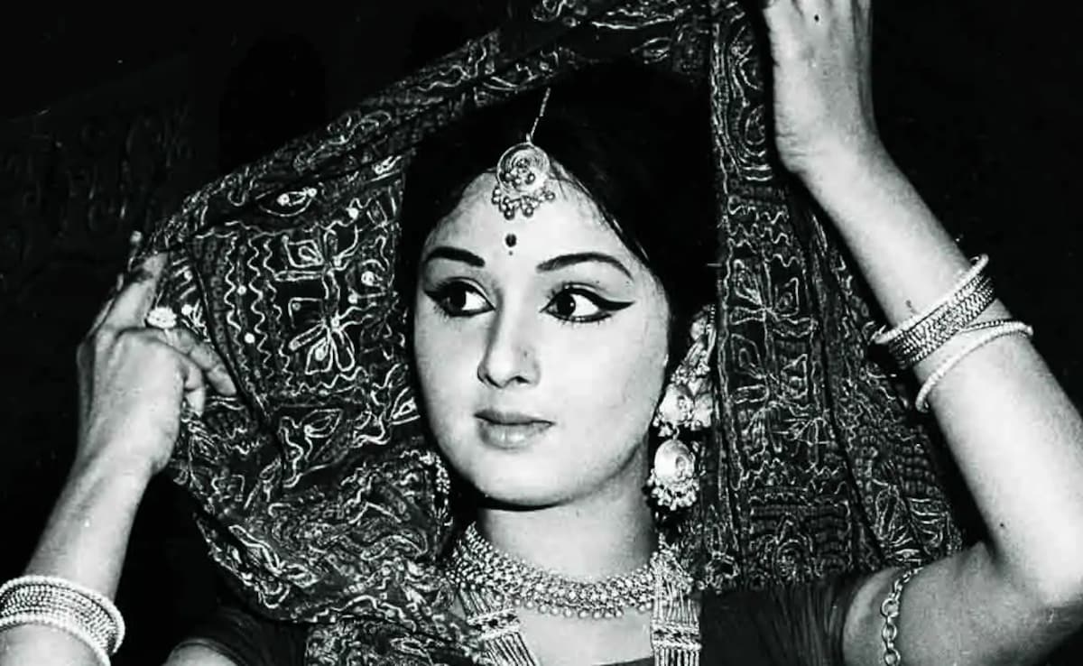 The Actress Who Was A Star At 18, A Widow At 25, Married Kishore Kumar While Being 7 Months Pregnant, And A Widow Again At 37