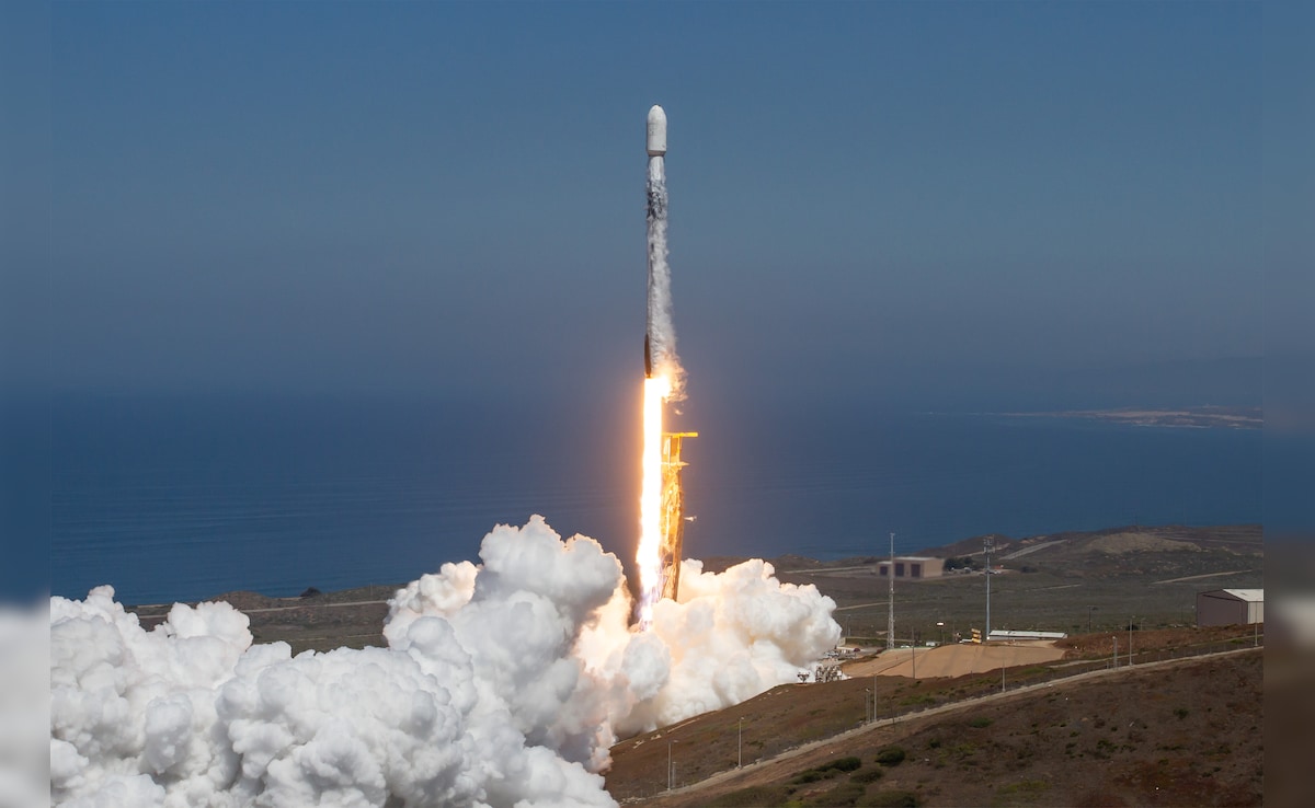 एक फाल्कन -9 रॉकेट, 2 भारतीय स्टार्टअप्स ने भारत की निजी अंतरिक्ष शक्ति का प्रदर्शन किया