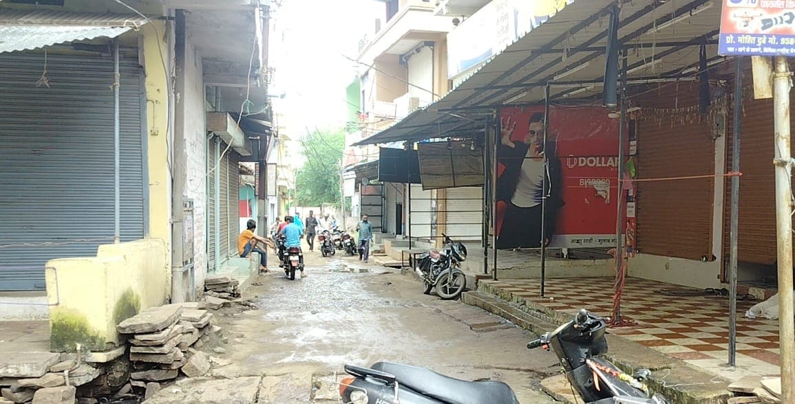 बिजली विभाग के खिलाफ पूरे शहर में बंद बिजली विभाग के खिलाफ पूरे शहर में बंद
