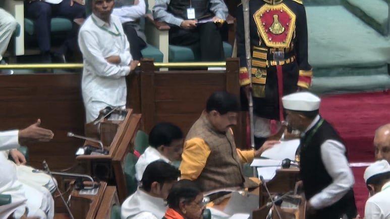 Chaos In Madhya Pradesh Assembly As Opposition Demands Minister's Resignation Chaos In Madhya Pradesh Assembly As Opposition Demands Minister's Resignation