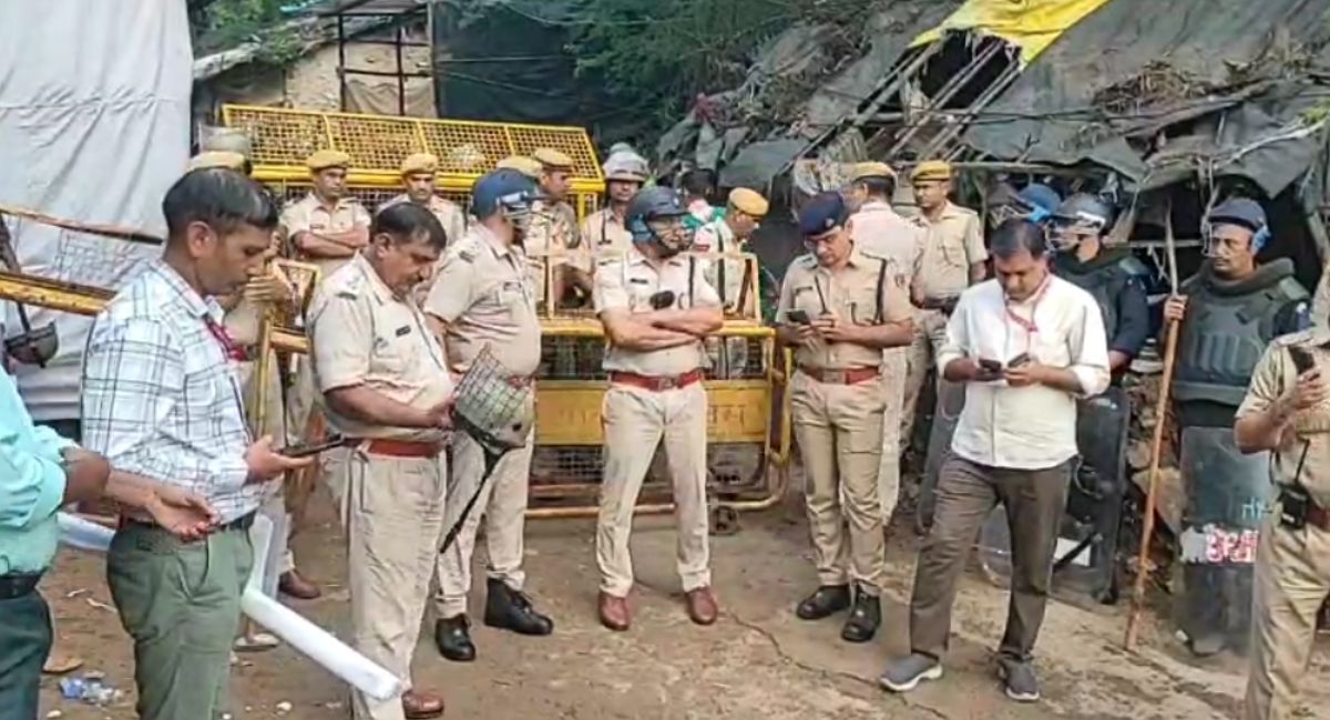 राजस्‍थान के अजमेर में दरगाह के पास अतिक्रमण पर एक्शन, 250 अवैध निर्माणों पर बुलडोजर