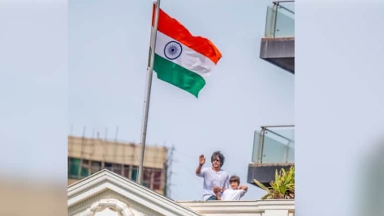 Shahrukh Khan: स्वतंत्रता दिवस पर शाहरुख खान ने बेटे के साथ शेयर की खास तस्वीर, दिया ये संदेश Shahrukh Khan: स्वतंत्रता दिवस पर शाहरुख खान ने बेटे के साथ शेयर की खास तस्वीर, दिया ये संदेश