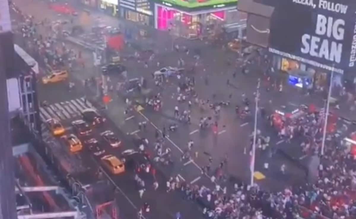 3 Injured In Shooting At New York's Times Square, Suspect Taken Into Custody