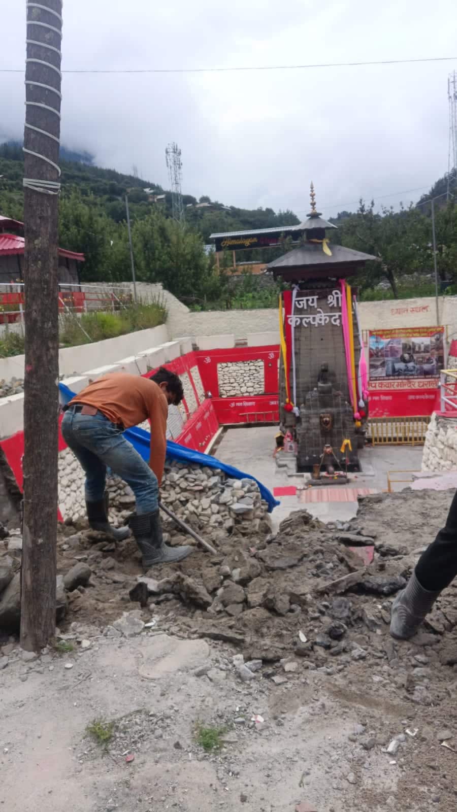धराली का कल्प केदार मंदिर जो अब मलबे के नीचे समाधि ले चुका है. धराली का कल्प केदार मंदिर जो अब मलबे के नीचे समाधि ले चुका है.